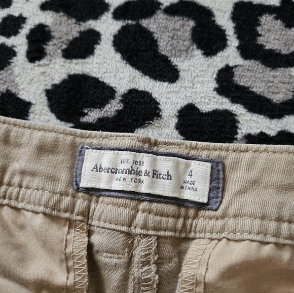 Abercrombie & Fitch Y2K Tan Mini Shorts Womens size 4 Embroidered Logo Cotton - Picture 5 of 7